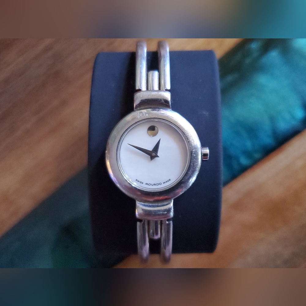 Movado 84 A1 809 A "Harmony" Mother of Pearl Stainless Ladies Swiss Watch J-489